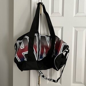 vs pink • duffle bag